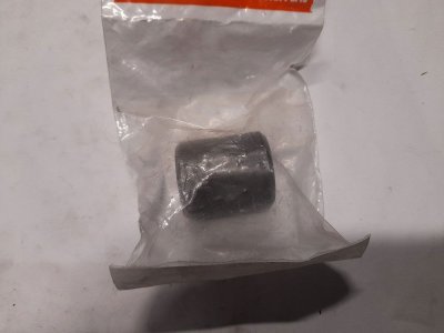 Hydrostaattipumpun liitin