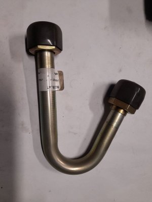 Bucket position valve hose