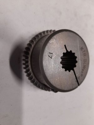 hydrauliikkapumpun koplingin ratas