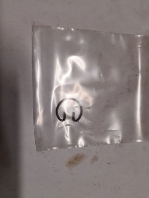 Männän tapin lukitusrengas