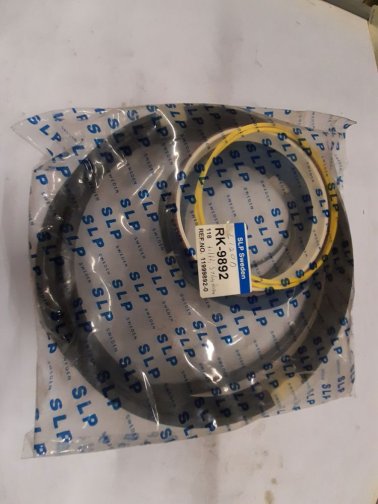 Tilt cylinder seal kit